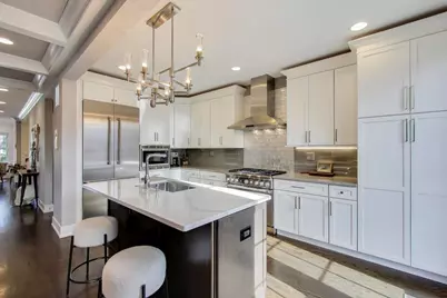 2429 W Pensacola Avenue, Chicago, IL 60618 - Photo 11