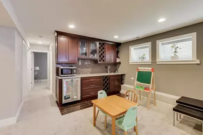 2429 W Pensacola Avenue, Chicago, IL 60618 - Photo 31