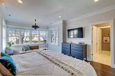 2429 W Pensacola Avenue, Chicago, IL 60618 - Photo 19