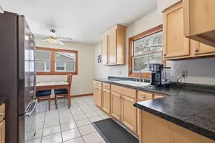 8114 9th St W, Rock Island, IL 61201 - Photo 7