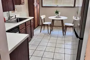 15 Creekside Cir, Elgin, IL 60123 - Photo 5