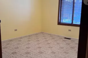 15 Creekside Cir, Elgin, IL 60123 - Photo 7