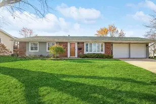 923 Jeffery Ct, Schaumburg, IL 60193 - Photo 1