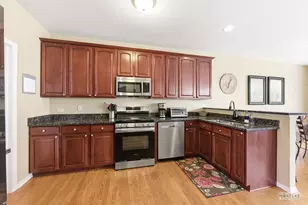 467 Vaughn Cir, Aurora, IL 60502 - Photo 5