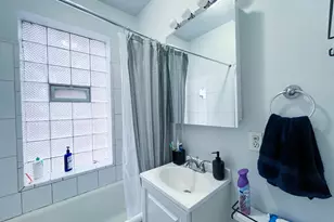 654 W Oakdale Ave, Chicago, IL 60657 - Photo 9