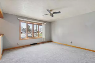 5732 Colleen Ave, Rockford, IL 61109 - Photo 9