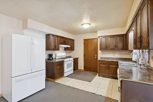 5732 Colleen Ave, Rockford, IL 61109 - Photo 13