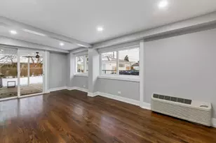 7225 N East Prairie Rd, Lincolnwood, IL 60712 - Photo 13