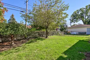 7225 N East Prairie Rd, Lincolnwood, IL 60712 - Photo 27