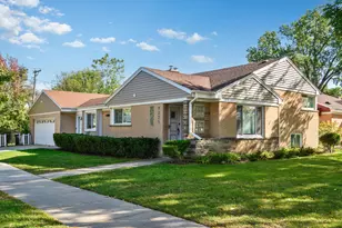 7225 N East Prairie Rd, Lincolnwood, IL 60712 - Photo 1