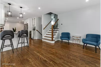 7225 N East Prairie Road, Lincolnwood, IL 60712 - Photo 5