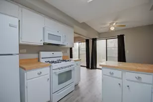 304 Walnut Cir, Bolingbrook, IL 60440 - Photo 11