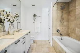 240 E Illinois St, Chicago, IL 60611 - Photo 13