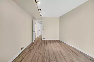 300 N State St, Chicago, IL 60654 - Photo 9