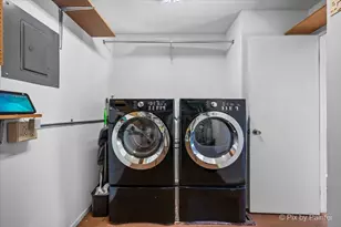 25 Illinois Ave, Schaumburg, IL 60193 - Photo 17