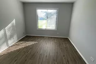 933 Monroe Ct, Vernon Hills, IL 60061 - Photo 5