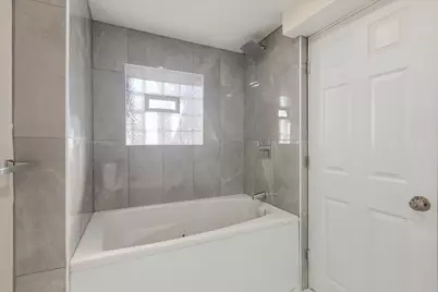 4211 W Gladys Avenue, Chicago, IL 60624 - Photo 41