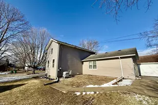 205 6th Ave, Mendota, IL 61342 - Photo 3