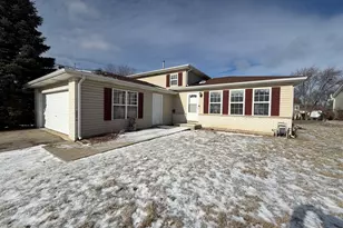 2 Beaver Creek Ct, Bolingbrook, IL 60490 - Photo 3