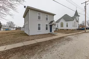 227 E 2nd St, Mineral, IL 61344 - Photo 3