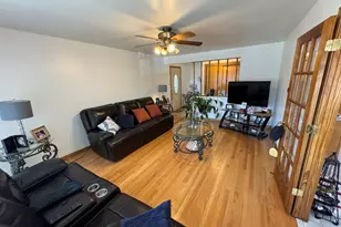11117 S Ave L, Chicago, IL 60617 - Photo 9