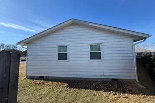 119 Salem Dr, Salem, IL 62881 - Photo 3