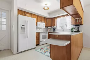 404 Grandview Dr, Normal, IL 61761 - Photo 7