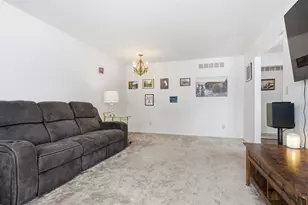 404 Grandview Dr, Normal, IL 61761 - Photo 5