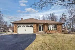 641 Woods St, Frankfort, IL 60423 - Photo 1