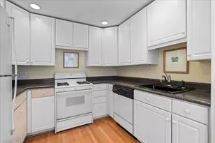 230 E Delaware Pl, Chicago, IL 60611 - Photo 9