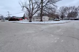 138 Garden Dr, Belvidere, IL 61008 - Photo 5