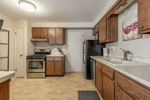 120 Collen Dr, Lombard, IL 60148 - Photo 3