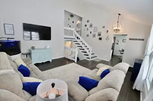 1014 Stonehedge Ct, Crystal Lake, IL 60014 - Photo 3