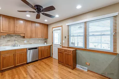 1802 W Pheasant Trail, Mount Prospect, IL 60056 - Photo 11