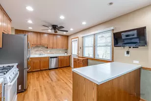 1802 W Pheasant Trail, Mount Prospect, IL 60056 - Photo 13