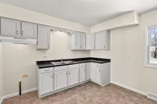 821 Penfield Ave, Joliet, IL 60433 - Photo 7