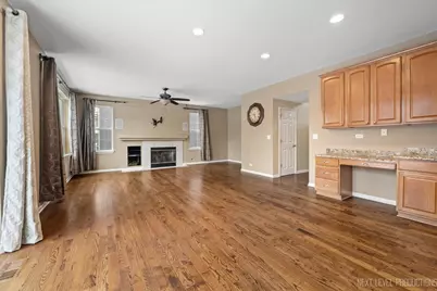 706 Versailles Parkway, Oswego, IL 60543 - Photo 5