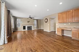 706 Versailles Pkwy, Oswego, IL 60543 - Photo 5