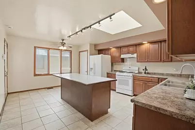 15641 Cottage Grove Avenue, Dolton, IL 60419 - Photo 3