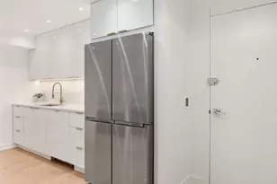 1560 N Sandburg Terrace, Chicago, IL 60610 - Photo 7