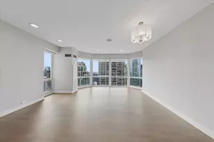 100 E Huron St, Chicago, IL 60611 - Photo 17