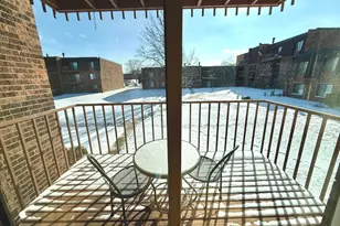 631 Derry Ct, Schaumburg, IL 60193 - Photo 5