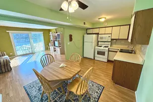 631 Derry Ct, Schaumburg, IL 60193 - Photo 9