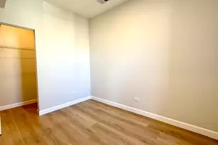 2543 W 39th Pl, Chicago, IL 60632 - Photo 9