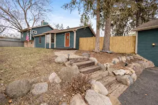 1414 W Northeast Shore Dr, Holiday Hills, IL 60051 - Photo 1