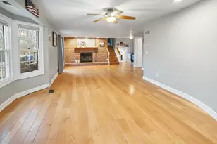 1414 W Northeast Shore Dr, Holiday Hills, IL 60051 - Photo 3