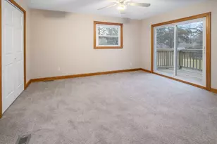 1414 W Northeast Shore Dr, Holiday Hills, IL 60051 - Photo 9