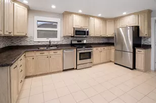 1414 W Northeast Shore Dr, Holiday Hills, IL 60051 - Photo 7