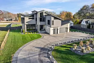 1341 Pfingsten Rd, Northbrook, IL 60062 - Photo 1