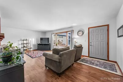 125 W Carol Avenue, Cortland, IL 60112 - Photo 5